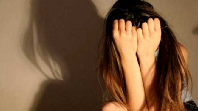 Copilă de 6 ani, pipăită de unchiul său Copilă de 6 ani, pipăită de unchiul său