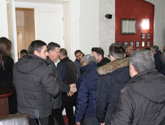 Situaţia dificilă a locatarilor celor 300 de garsoniere din bulevardul Nicolae Bălcescu are și o rezolvare Situaţia dificilă a locatarilor celor 300 de garsoniere din bulevardul Nicolae Bălcescu are și o rezolvare