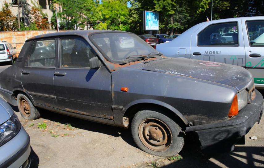 Craiova: Mai multe mașini abandonate urmează să fie ridicate