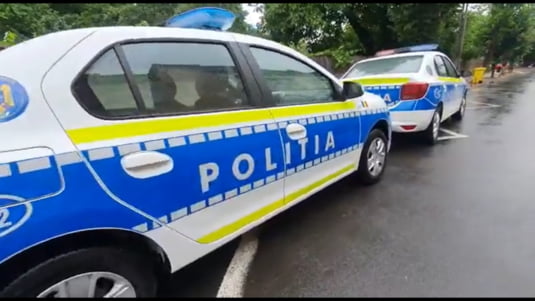 ( VIDEO )Pregătire profesională a polițiștilor doljeni pentru conducerea autovehiculelor în regim defensiv