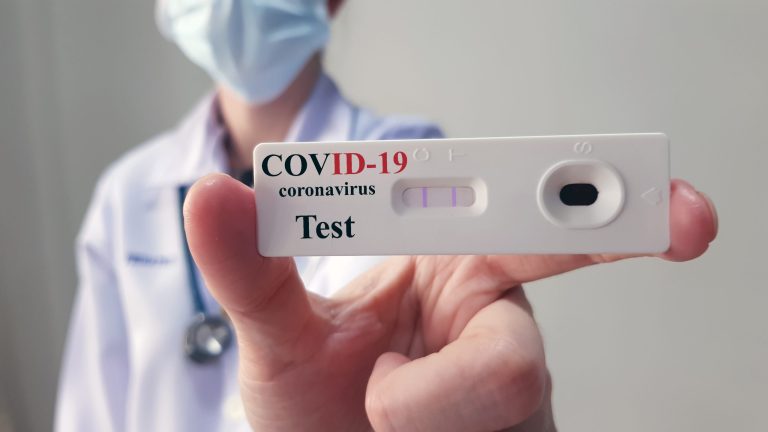 Peste 100 de noi infectări cu COVID-19, în Dolj