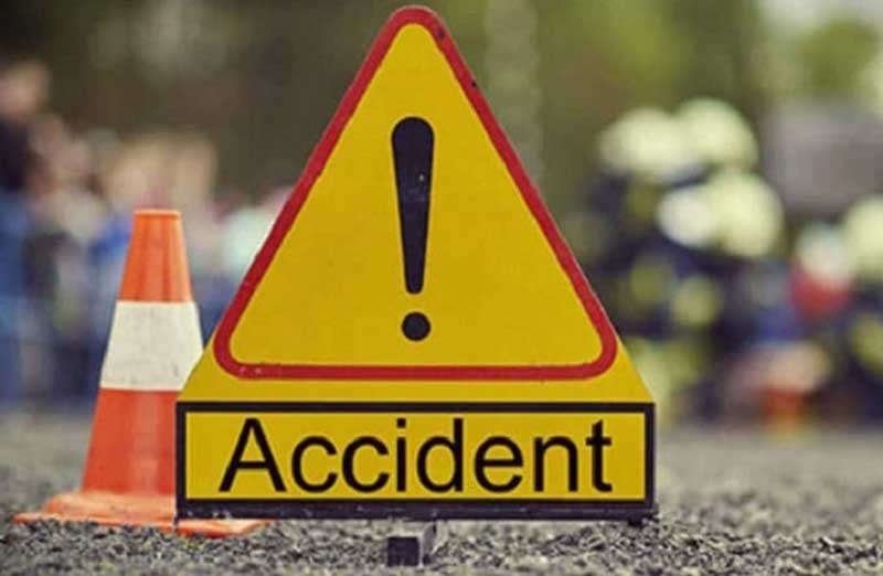 Accident între două autoturisme, în Vâlcea. O persoană a ajuns la spital