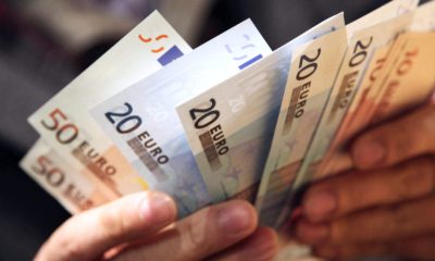 Euro a coborât la minimul ultimilor 5 ani față de dolar