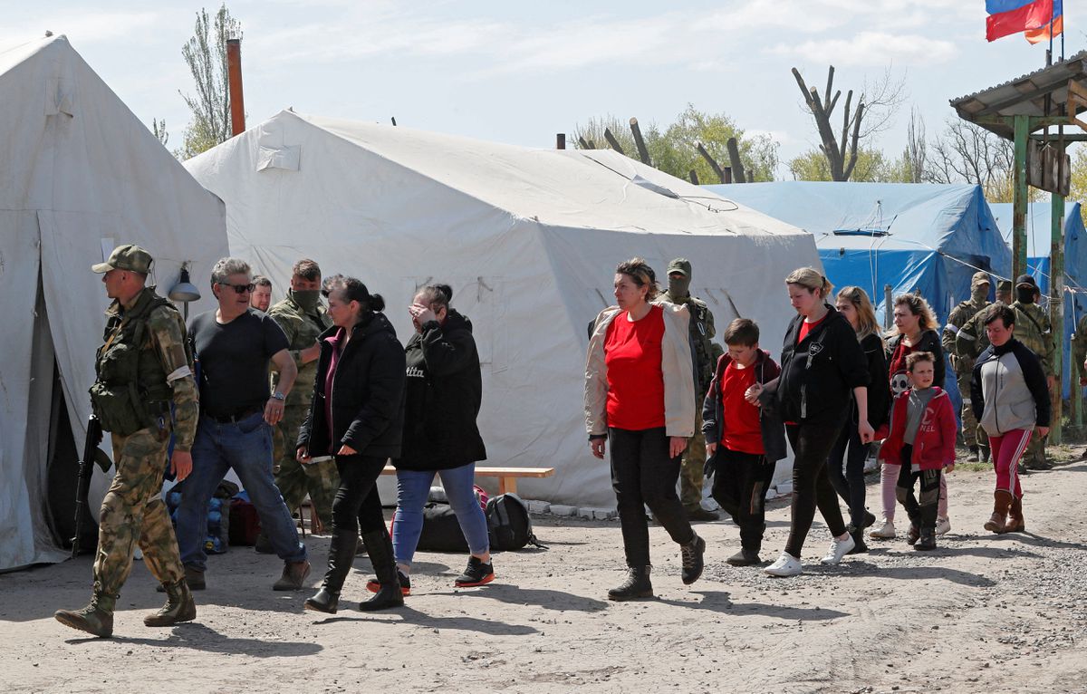 Ucraina: Peste 100 de persoane evacuate din uzina Azovstal