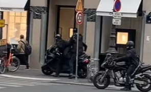 Jaf armat de milioane de euro la un magazin Chanel din Paris
