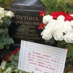 Bilet lăsat pe mormântul părinților lui Putin: ”Luați măsuri!”