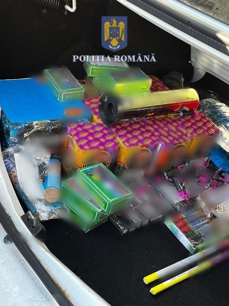 Confiscate de polițiștii olteni: 25 de kilograme de obiecte pirotehnice – Stiri regionale din Oltenia