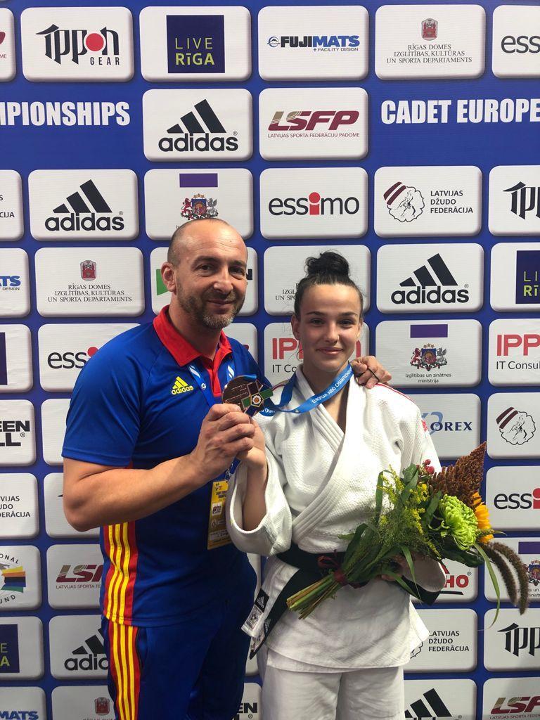 Florina-Badiceanu-alaturi-de-antrenorul-lotului-national-de-cadeti-si-de-juniori-de-judo-al-Romaniei-Valentin-Ionita - Jurnalul Olteniei – Știri din Craiova și Oltenia